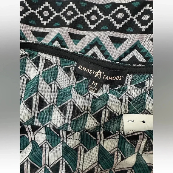 Almost Famous 3/4 Sleeve Blouse Top Sheer Stretch & Cami Sz M Juniors - Picture 5 of 6